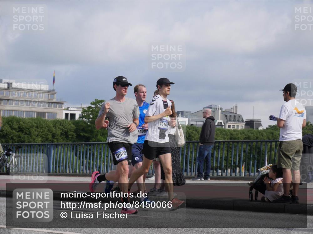 29.06.2025 - hella hamburg halbmarathon Luisa Fischer http://msf.ph/oto/8450066 29.06.2025 09:49:33 Kennedybrücke 9508, 14388, 13148, 1002, 1407, 1910, 2228, 2563, 2851, 3790, 3935, 4246, 4740, 6032, 6305, 6473, 7831, 7972, 9376, 9508, 10771 meine-sportfotos.de
