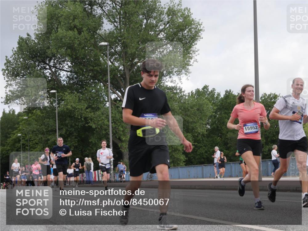 29.06.2025 - hella hamburg halbmarathon Luisa Fischer http://msf.ph/oto/8450067 29.06.2025 10:32:04 Kennedybrücke 1667, 15952, 5847, 10434, 10808 meine-sportfotos.de