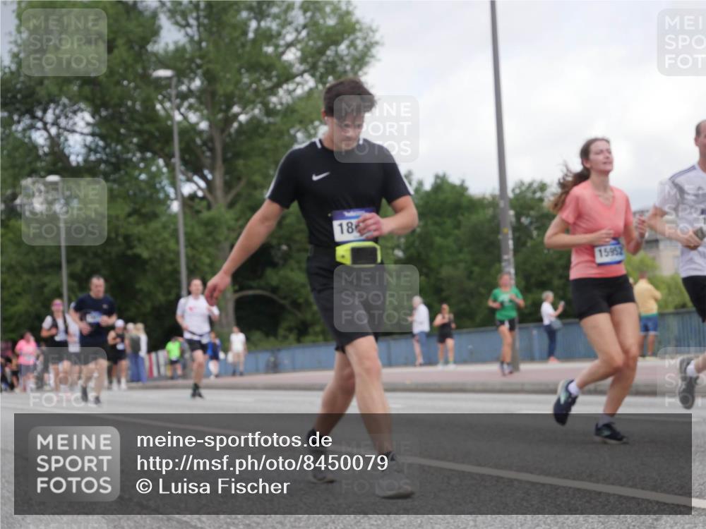29.06.2025 - hella hamburg halbmarathon Luisa Fischer http://msf.ph/oto/8450079 29.06.2025 10:32:04 Kennedybrücke 18, 15952, 5847, 10434, 10808 meine-sportfotos.de