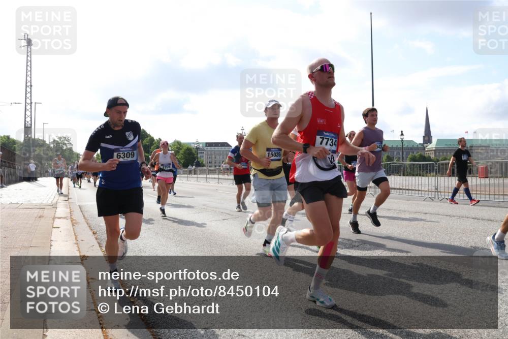 29.06.2025 - hella hamburg halbmarathon Lena Gebhardt http://msf.ph/oto/8450104 29.06.2025 09:53:54 Lombardsbrücke 6309, 8269, 15026, 7734, 43, 5132, 1098, 1119, 1413, 1424, 1476, 1892, 1902, 2270, 2365, 2402, 2516, 2623, 2823, 2890, 2937, 3004, 3146, 3186, 3414, 3785, 4140, 4183, 4185, 4235, 4237, 4247, 4310, 4949, 5115, 5362, 5460, 5528, 5532, 5650, 5692, 6071, 6198, 6282, 6309, 6375, 6388, 6575, 6831, 6903, 7167, 7385, 7448, 7480, 7734, 8023, 8269, 8928, 9030, 9043, 9105, 9463, 9482, 9619, 9626, 9633, 9723, 9965, 10529, 10792, 11077, 11848, 11936, 12084, 13009 meine-sportfotos.de