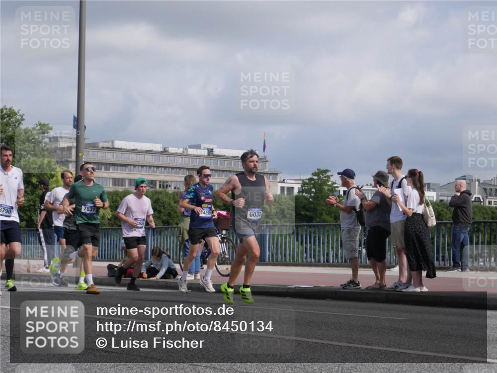 29.06.2025 - hella hamburg halbmarathon Luisa Fischer http://msf.ph/oto/8450134 29.06.2025 09:49:35 Kennedybrücke 3790, 7831, 055, 4899, 6032, 1002, 1910, 2228, 2563, 2851, 3790, 4246, 4740, 6032, 6305, 6473, 7831, 7972, 9376, 9508, 10771 meine-sportfotos.de