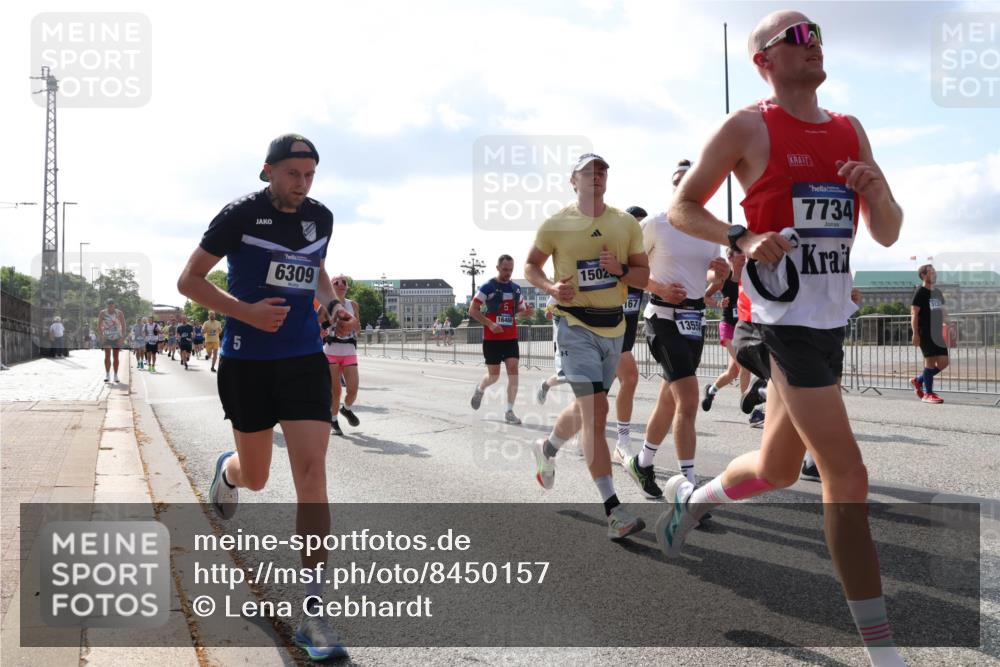 29.06.2025 - hella hamburg halbmarathon Lena Gebhardt http://msf.ph/oto/8450157 29.06.2025 09:53:54 Lombardsbrücke 6309, 16466, 150, 167, 1355, 7734, 1098, 1119, 1413, 1424, 1476, 1892, 1902, 2270, 2365, 2402, 2516, 2623, 2823, 2890, 2937, 3004, 3146, 3186, 3414, 3785, 4140, 4183, 4185, 4235, 4237, 4247, 4310, 4949, 5115, 5362, 5460, 5528, 5532, 5650, 5692, 6071, 6198, 6282, 6309, 6375, 6388, 6575, 6831, 6903, 7167, 7385, 7448, 7480, 7734, 8023, 8269, 8928, 9030, 9043, 9105, 9463, 9482, 9619, 9626, 9633, 9723, 9965, 10529, 10792, 11077, 11848, 11936, 12084, 13009 meine-sportfotos.de