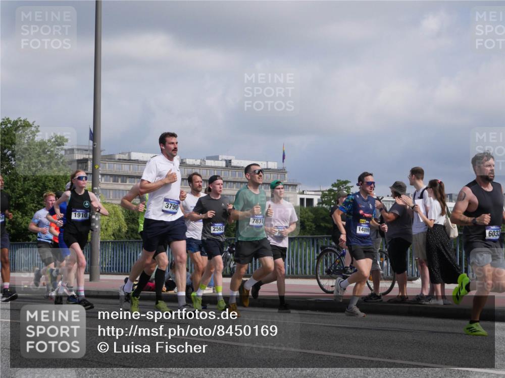 29.06.2025 - hella hamburg halbmarathon Luisa Fischer http://msf.ph/oto/8450169 29.06.2025 09:49:36 Kennedybrücke 3790, 1910, 2563, 7831, 6032, 14899, 1002, 1910, 2228, 2563, 2851, 3790, 4246, 4740, 6032, 6473, 6915, 7831, 7972, 9376, 10771 meine-sportfotos.de