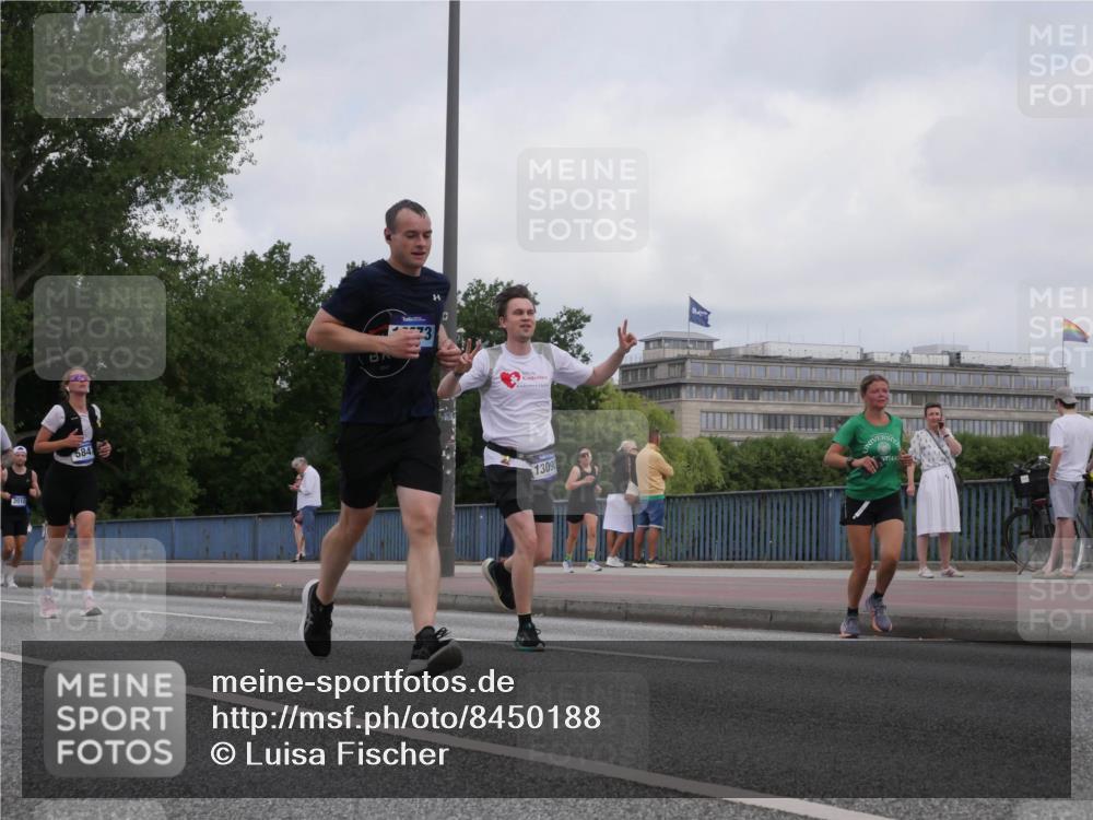 29.06.2025 - hella hamburg halbmarathon Luisa Fischer http://msf.ph/oto/8450188 29.06.2025 10:32:08 Kennedybrücke 5841, 1309, 2010, 3179, 4373, 5847 meine-sportfotos.de