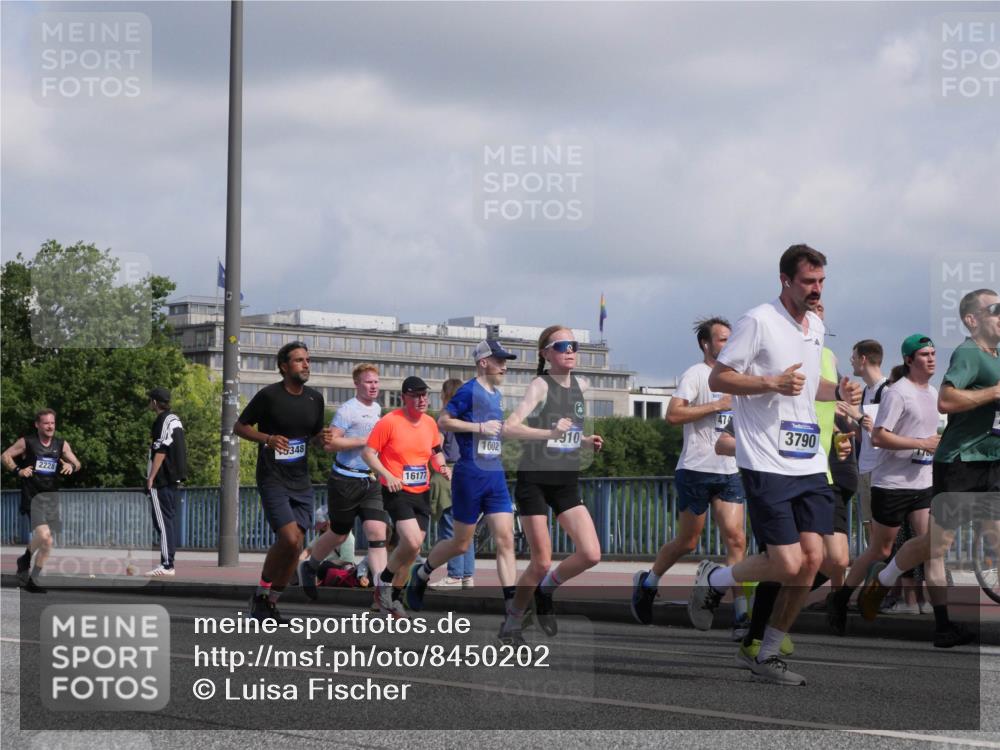 29.06.2025 - hella hamburg halbmarathon Luisa Fischer http://msf.ph/oto/8450202 29.06.2025 09:49:37 Kennedybrücke 910, 348, 1002, 2228, 16177, 3790, 1002, 1910, 2228, 2563, 2851, 3790, 4246, 4740, 6032, 6473, 6915, 7831, 7972, 10771 meine-sportfotos.de