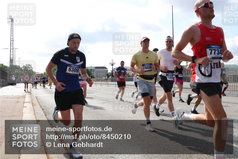 29.06.2025 - hella hamburg halbmarathon Lena Gebhardt http://msf.ph/oto/8450210 29.06.2025 09:53:54 Lombardsbrücke 6309, 5, 15026, 16466, 13554, 1879, 7734, 1098, 1119, 1413, 1424, 1476, 1892, 1902, 2270, 2365, 2402, 2516, 2623, 2823, 2890, 2937, 3004, 3146, 3186, 3414, 3785, 4140, 4183, 4185, 4235, 4237, 4247, 4310, 4949, 5115, 5362, 5460, 5528, 5532, 5650, 5692, 6071, 6198, 6282, 6309, 6375, 6388, 6575, 6831, 6903, 7167, 7385, 7448, 7480, 7734, 8023, 8269, 8928, 9030, 9043, 9105, 9463, 9482, 9619, 9626, 9633, 9723, 9965, 10529, 10792, 11077, 11848, 11936, 12084, 13009 meine-sportfotos.de