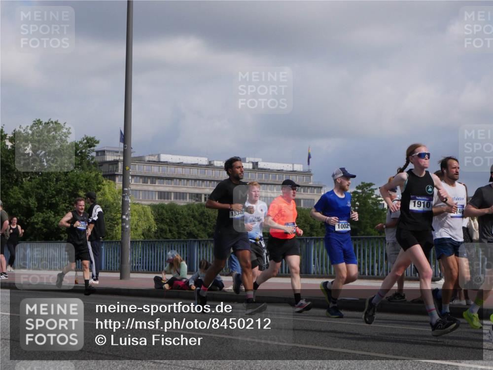 29.06.2025 - hella hamburg halbmarathon Luisa Fischer http://msf.ph/oto/8450212 29.06.2025 09:49:37 Kennedybrücke 15348, 1002, 1910, 40, 1002, 1910, 2228, 2563, 2851, 3790, 4246, 4740, 6032, 6473, 6915, 7831, 7972, 10771 meine-sportfotos.de