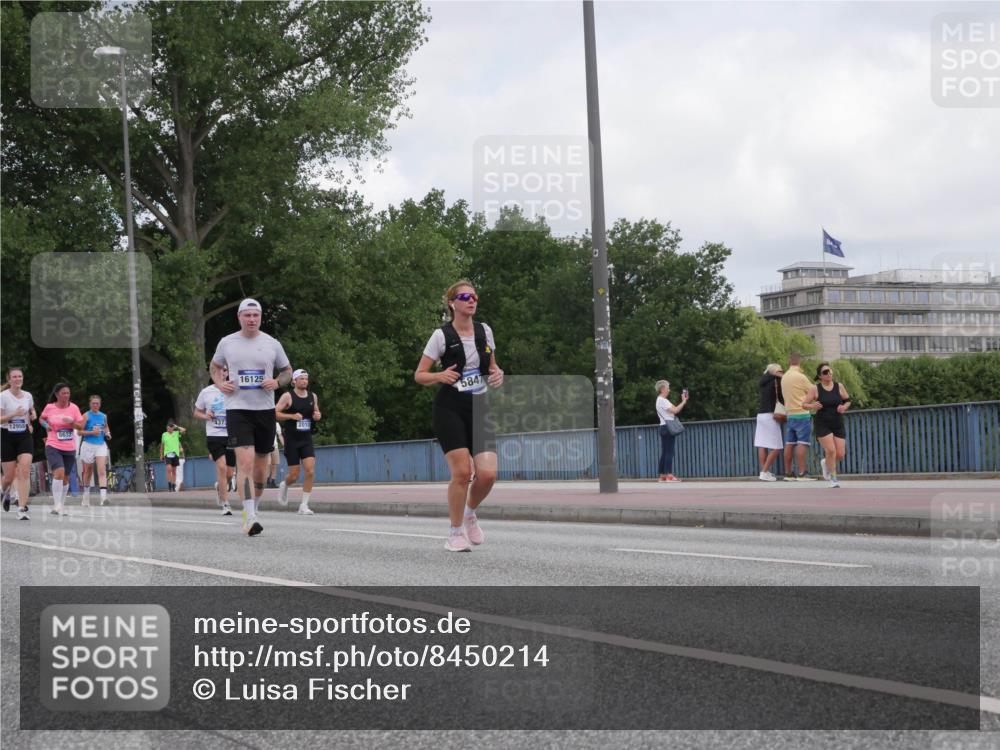 29.06.2025 - hella hamburg halbmarathon Luisa Fischer http://msf.ph/oto/8450214 29.06.2025 10:32:09 Kennedybrücke 12958, 437, 6632, 16125, 2010, 5847, 2010, 3179, 3717, 4373, 5167, 5847, 6632 meine-sportfotos.de