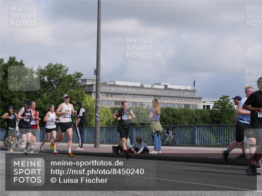 29.06.2025 - hella hamburg halbmarathon Luisa Fischer http://msf.ph/oto/8450240 29.06.2025 09:49:38 Kennedybrücke 1833, 19059, 7972, 2228, 1002, 1910, 2228, 2563, 2851, 3790, 4246, 4740, 6032, 6915, 7831, 7972, 8366, 10771 meine-sportfotos.de