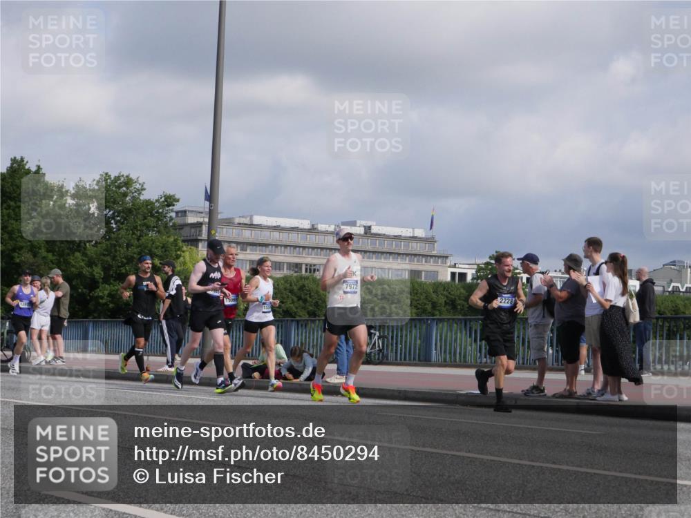 29.06.2025 - hella hamburg halbmarathon Luisa Fischer http://msf.ph/oto/8450294 29.06.2025 09:49:40 Kennedybrücke 15500, 7972, 2228, 1002, 2228, 2563, 2851, 3790, 4246, 4740, 6032, 6915, 7972, 8366, 10771 meine-sportfotos.de