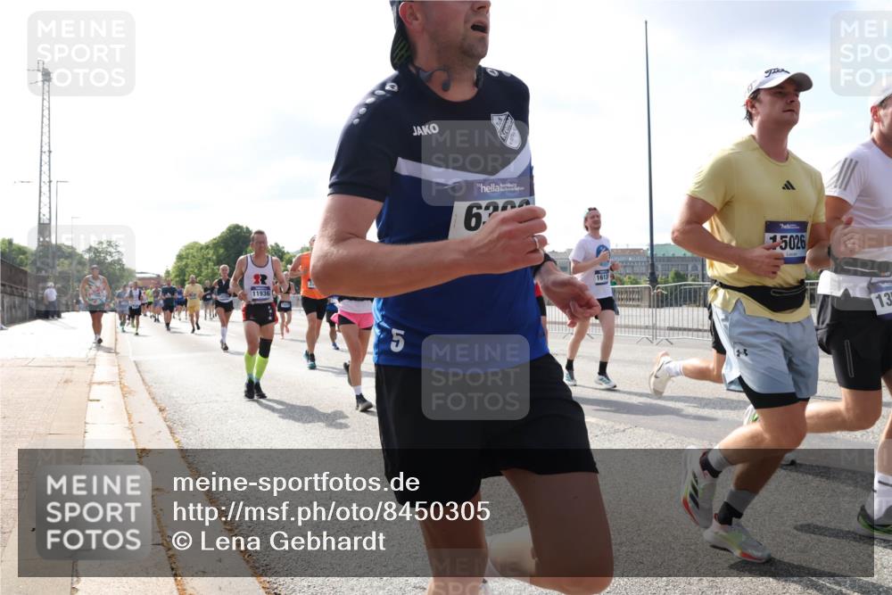29.06.2025 - hella hamburg halbmarathon Lena Gebhardt http://msf.ph/oto/8450305 29.06.2025 09:53:54 Lombardsbrücke 11936, 6, 2, 1613, 5026, 13, 1098, 1119, 1413, 1424, 1476, 1892, 1902, 2270, 2365, 2402, 2516, 2623, 2823, 2890, 2937, 3004, 3146, 3186, 3414, 3785, 4140, 4183, 4185, 4235, 4237, 4247, 4310, 4949, 5115, 5362, 5460, 5528, 5532, 5650, 5692, 6071, 6198, 6282, 6309, 6375, 6388, 6575, 6831, 6903, 7167, 7385, 7448, 7480, 7734, 8023, 8269, 8928, 9030, 9043, 9105, 9463, 9482, 9619, 9626, 9633, 9723, 9965, 10529, 10792, 11077, 11848, 11936, 12084, 13009 meine-sportfotos.de
