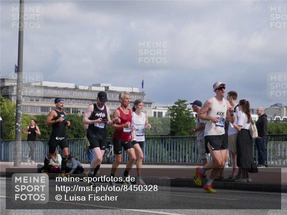 29.06.2025 - hella hamburg halbmarathon Luisa Fischer http://msf.ph/oto/8450328 29.06.2025 09:49:41 Kennedybrücke 4298, 7833, 1905, 15500, 7972, 1002, 2228, 2563, 4246, 4740, 6915, 7972, 8366, 10771 meine-sportfotos.de