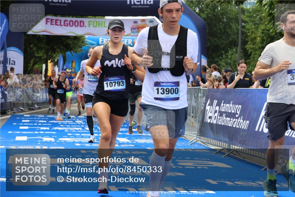 29.06.2025 - hella hamburg halbmarathon Strokosch-Dieckow http://msf.ph/oto/8450333 29.06.2025 10:37:57 Ziel 3480, 3530, 7229, 8091, 9643, 9944, 10793, 11049, 11952, 12915, 13900, 14274, 15303, 16698, 18103, 18529 meine-sportfotos.de