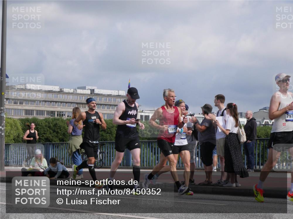 29.06.2025 - hella hamburg halbmarathon Luisa Fischer http://msf.ph/oto/8450352 29.06.2025 09:49:41 Kennedybrücke 40, 19059, 1550, 797, 1002, 2228, 2563, 4246, 4740, 6915, 7972, 8366, 10771 meine-sportfotos.de