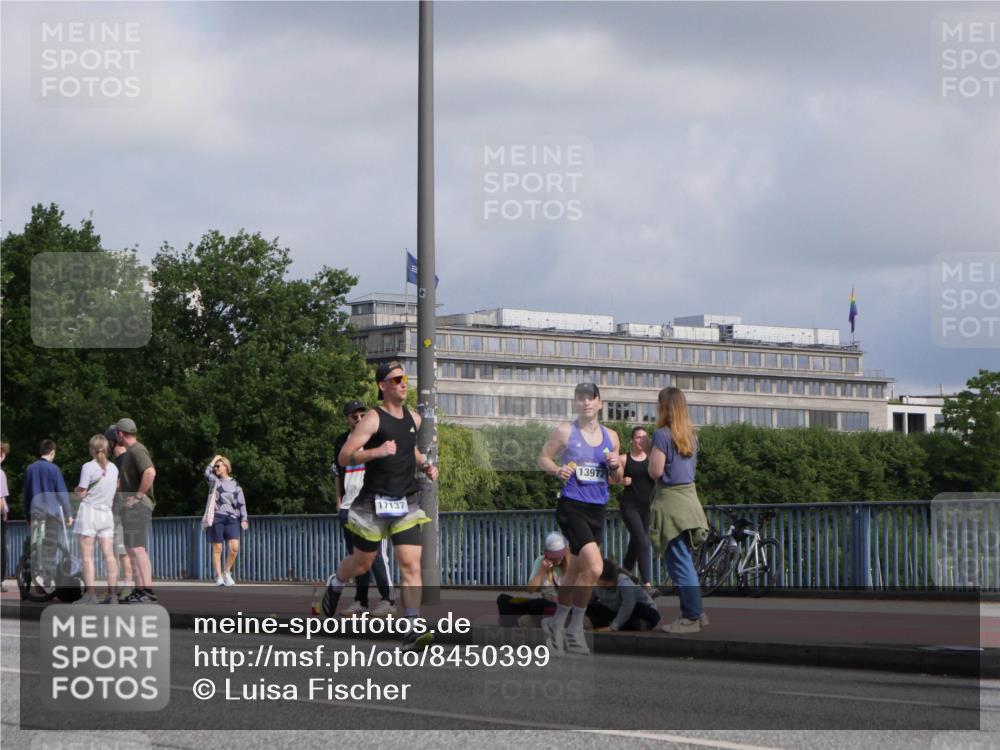 29.06.2025 - hella hamburg halbmarathon Luisa Fischer http://msf.ph/oto/8450399 29.06.2025 09:49:42 Kennedybrücke 17137, 13972, 1002, 2228, 4246, 4740, 6915, 7972, 8366, 10771 meine-sportfotos.de