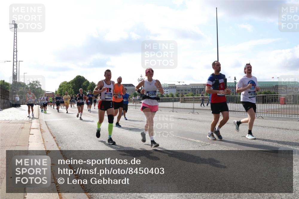 29.06.2025 - hella hamburg halbmarathon Lena Gebhardt http://msf.ph/oto/8450403 29.06.2025 09:53:55 Lombardsbrücke 11936, 2823, 8269, 1613, 1098, 1119, 1413, 1424, 1476, 1892, 1902, 2270, 2365, 2402, 2516, 2623, 2823, 2890, 2937, 3004, 3146, 3186, 3414, 3785, 4140, 4183, 4185, 4235, 4237, 4247, 4270, 4310, 4949, 5115, 5362, 5460, 5528, 5532, 5650, 5692, 6071, 6198, 6282, 6309, 6375, 6388, 6575, 6831, 6903, 7167, 7385, 7448, 7480, 7734, 8023, 8269, 8743, 8928, 9030, 9043, 9105, 9463, 9482, 9619, 9626, 9633, 9723, 9965, 10529, 10792, 11077, 11848, 11936, 12084, 13009 meine-sportfotos.de