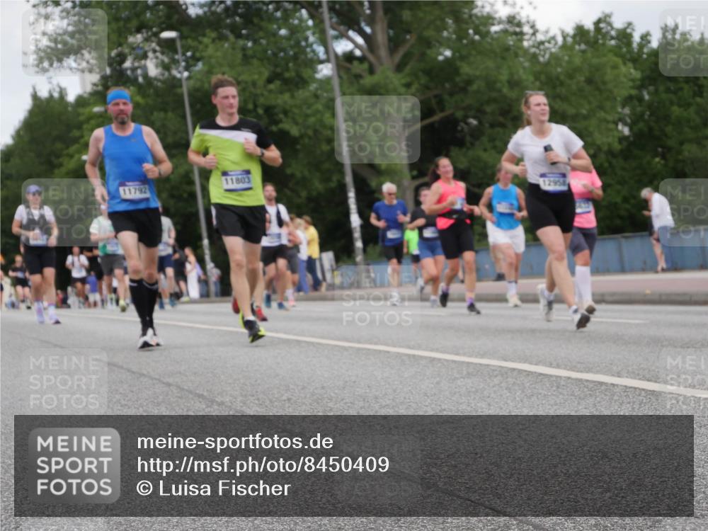 29.06.2025 - hella hamburg halbmarathon Luisa Fischer http://msf.ph/oto/8450409 29.06.2025 10:32:13 Kennedybrücke 11792, 11803, 12958, 2010, 3179, 3445, 3717, 4373, 5167, 5847, 6632, 9714, 10198 meine-sportfotos.de