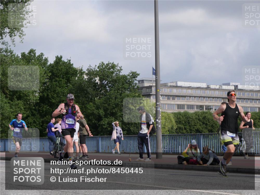 29.06.2025 - hella hamburg halbmarathon Luisa Fischer http://msf.ph/oto/8450445 29.06.2025 09:49:43 Kennedybrücke 8366, 6915, 2121, 2228, 2774, 4246, 6915, 7972, 8366, 10771 meine-sportfotos.de
