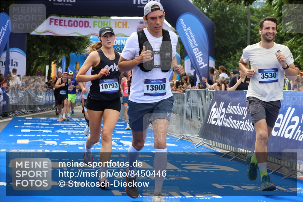 29.06.2025 - hella hamburg halbmarathon Strokosch-Dieckow http://msf.ph/oto/8450446 29.06.2025 10:37:57 Ziel 3480, 3530, 7229, 8091, 9643, 9944, 10793, 11049, 11952, 12915, 13900, 14274, 15303, 16698, 18103, 18529 meine-sportfotos.de