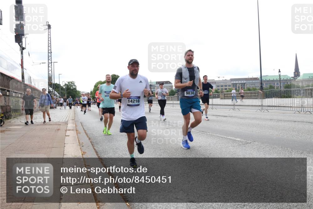 29.06.2025 - hella hamburg halbmarathon Lena Gebhardt http://msf.ph/oto/8450451 29.06.2025 10:30:49 Lombardsbrücke 105, 14216, 9830, 6556, 6344, 1059, 1472, 1647, 1773, 2097, 2268, 2505, 2569, 2754, 2755, 3131, 3281, 4198, 4575, 4819, 6344, 6556, 6620, 6787, 7071, 7120, 7351, 8757, 9576, 9830, 10989, 11981, 11984, 12384, 12460, 12461, 12627, 12687, 12688, 14095, 14216, 14421, 14803, 15299, 15466, 15589, 15757, 15789, 15938, 16504, 16791, 16864, 17224, 17463, 17742, 17966, 18362, 18795, 18860, 19052, 19226 meine-sportfotos.de