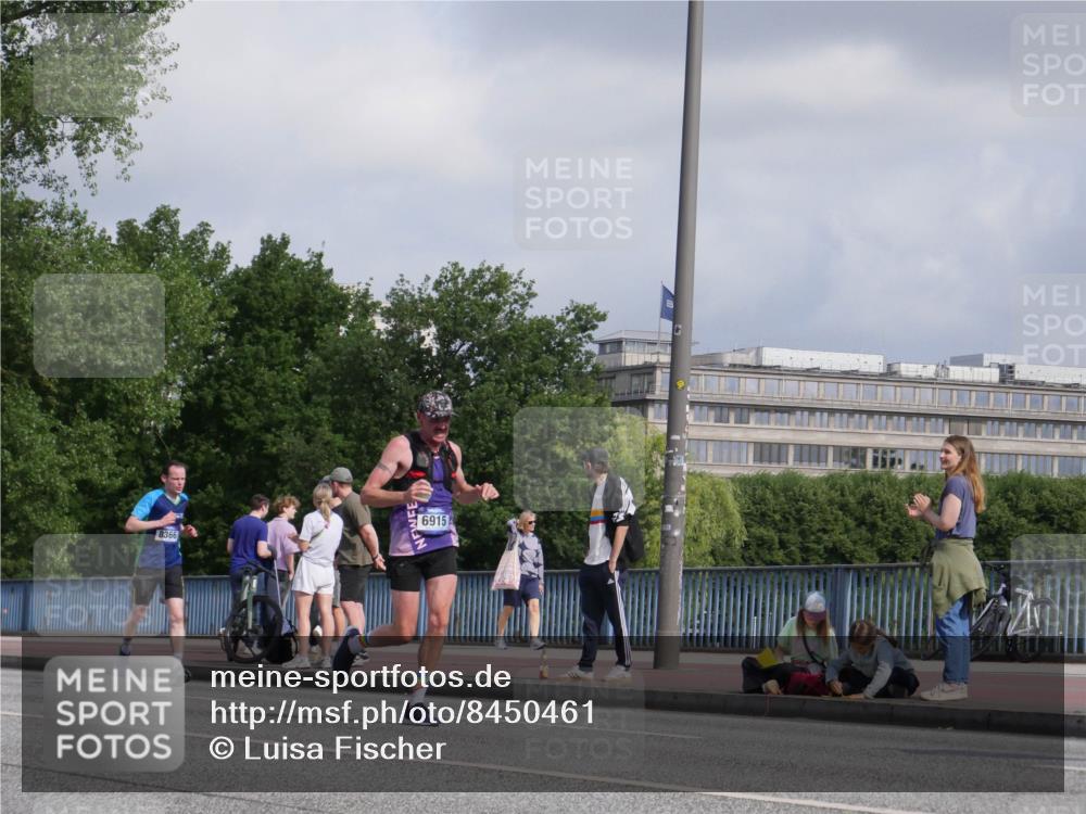 29.06.2025 - hella hamburg halbmarathon Luisa Fischer http://msf.ph/oto/8450461 29.06.2025 09:49:43 Kennedybrücke 6915, 8366, 2121, 2228, 2774, 4246, 6915, 7972, 8366, 10771 meine-sportfotos.de