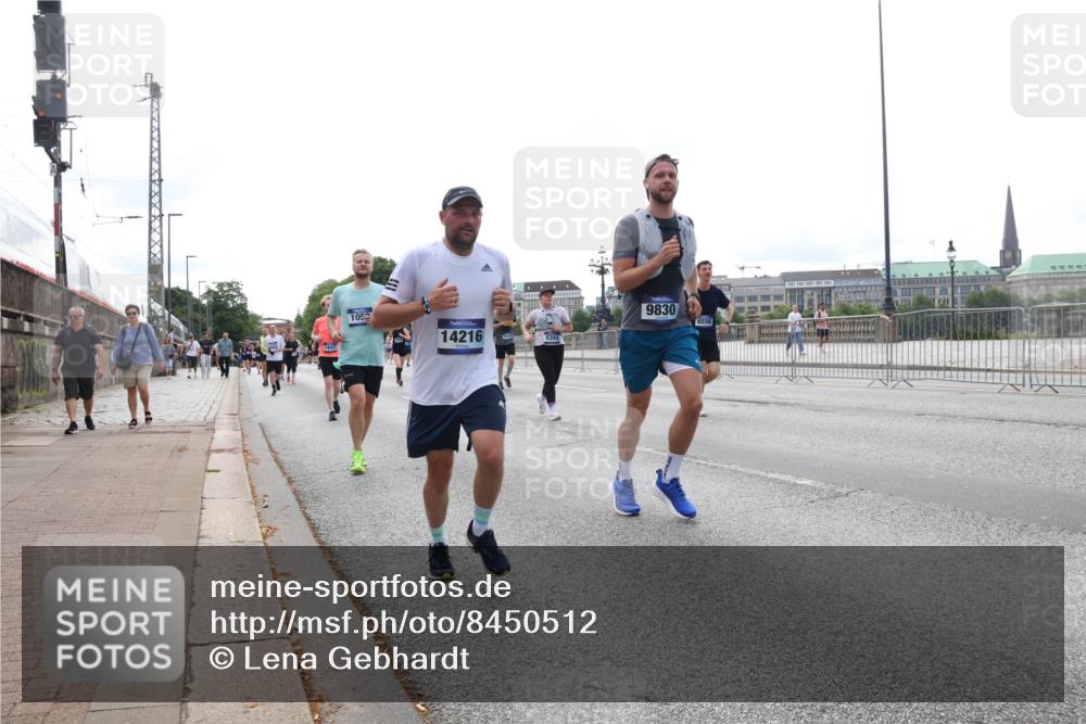 29.06.2025 - hella hamburg halbmarathon Lena Gebhardt http://msf.ph/oto/8450512 29.06.2025 10:30:49 Lombardsbrücke 1647, 1050, 14216, 9830, 6556, 1059, 1472, 1647, 1773, 2097, 2268, 2505, 2569, 2754, 2755, 3131, 3281, 4198, 4575, 4819, 6344, 6556, 6620, 6787, 7071, 7120, 7351, 8757, 9576, 9830, 10989, 11981, 11984, 12384, 12460, 12461, 12627, 12687, 12688, 14095, 14216, 14421, 14803, 15299, 15466, 15589, 15757, 15789, 15938, 16504, 16791, 16864, 17224, 17463, 17742, 17966, 18362, 18795, 18860, 19052, 19226 meine-sportfotos.de