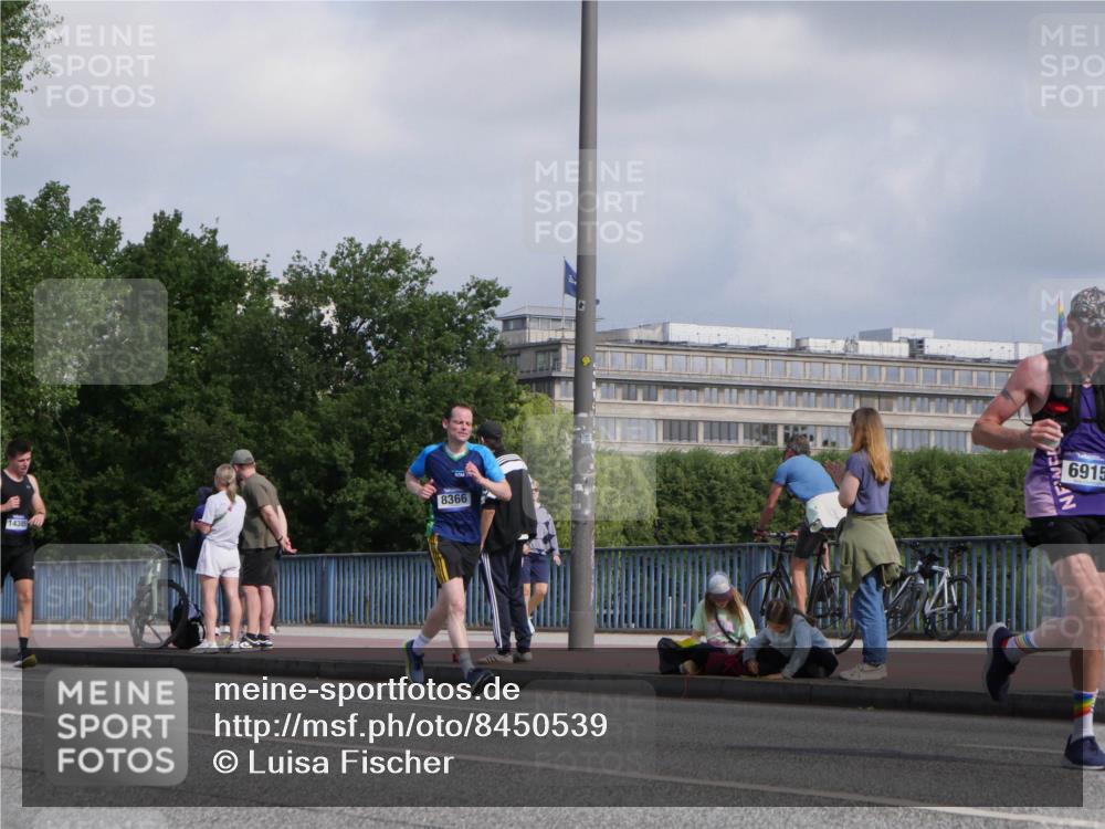 29.06.2025 - hella hamburg halbmarathon Luisa Fischer http://msf.ph/oto/8450539 29.06.2025 09:49:45 Kennedybrücke 143850, 8366, 6915, 2121, 2774, 4246, 5961, 6915, 8366, 8395, 9171 meine-sportfotos.de