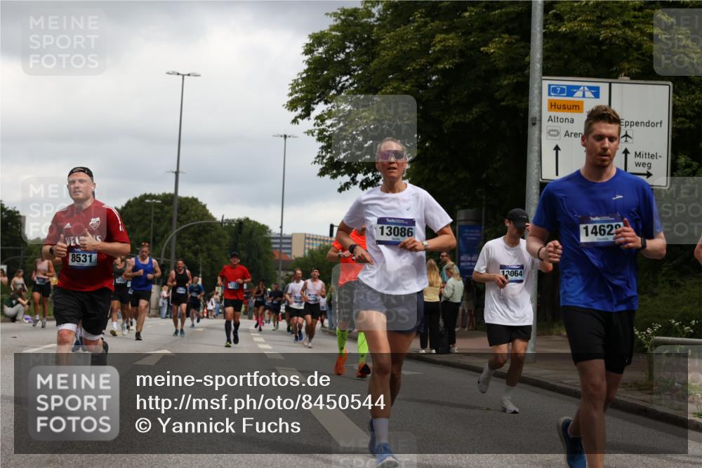 29.06.2025 - hella hamburg halbmarathon Yannick Fuchs http://msf.ph/oto/8450544 29.06.2025 10:55:36 20KM 2086, 2391, 2591, 3400, 4068, 5839, 5870, 6391, 7033, 7049, 7757, 8364, 8531, 8590, 9453, 9752, 9932, 10031, 10177, 10746, 11465, 11515, 12125, 12787, 13064, 13086, 13491, 13699, 14605, 14628, 15008, 15252, 15520, 15539, 15733, 16128, 16145, 16614, 18551 meine-sportfotos.de