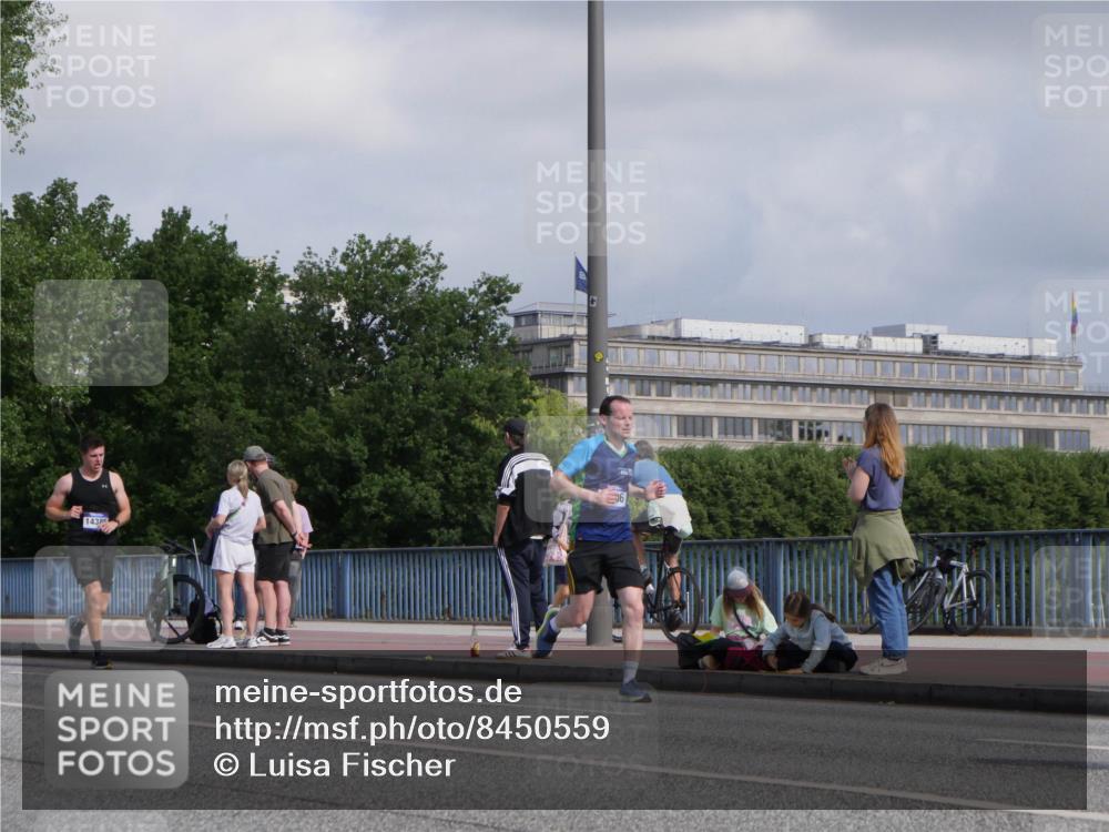 29.06.2025 - hella hamburg halbmarathon Luisa Fischer http://msf.ph/oto/8450559 29.06.2025 09:49:46 Kennedybrücke 1438, 1217, 2121, 2774, 4246, 5961, 6915, 8366, 8395, 9171 meine-sportfotos.de