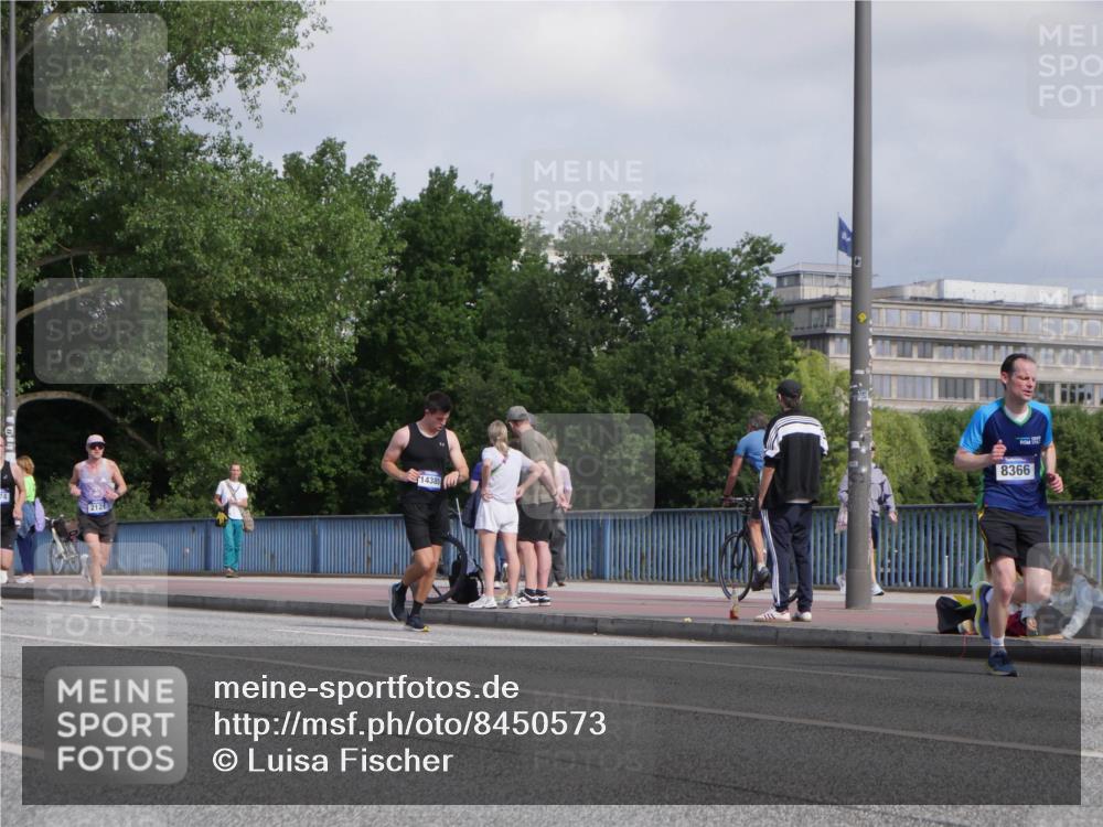 29.06.2025 - hella hamburg halbmarathon Luisa Fischer http://msf.ph/oto/8450573 29.06.2025 09:49:46 Kennedybrücke 14385, 8366, 2121, 1217, 2121, 2774, 4246, 5961, 6915, 8366, 8395, 9171 meine-sportfotos.de