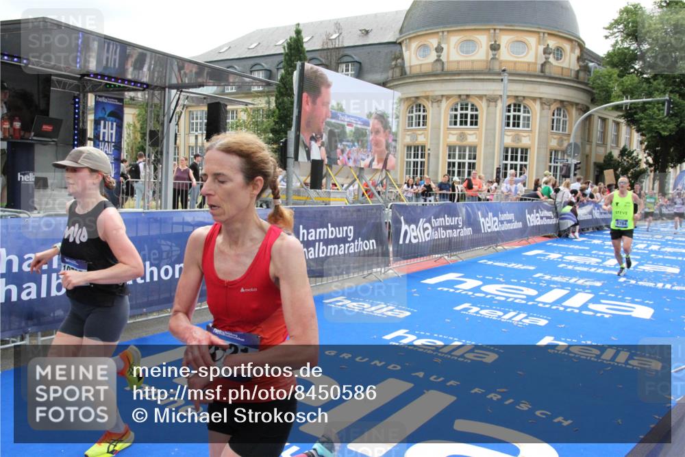 29.06.2025 - hella hamburg halbmarathon Michael Strokosch http://msf.ph/oto/8450586 29.06.2025 10:29:37 Ziel 2021, 2180, 6781, 8784, 9137, 10790, 17197, 18422, 18699, 19204 meine-sportfotos.de
