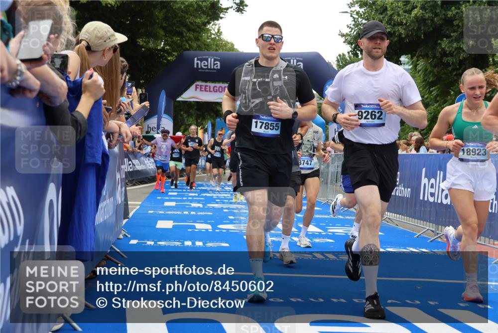 29.06.2025 - hella hamburg halbmarathon Strokosch-Dieckow http://msf.ph/oto/8450602 29.06.2025 10:48:26 Ziel 1163, 1176, 1537, 2213, 3747, 5129, 5362, 5528, 6081, 6923, 7367, 8216, 9262, 10000, 10860, 11451, 11579, 12149, 12549, 12690, 12840, 13962, 14033, 14990, 15808, 15917, 17395, 17745, 17855, 17982, 18251, 18790, 18815, 18923 meine-sportfotos.de
