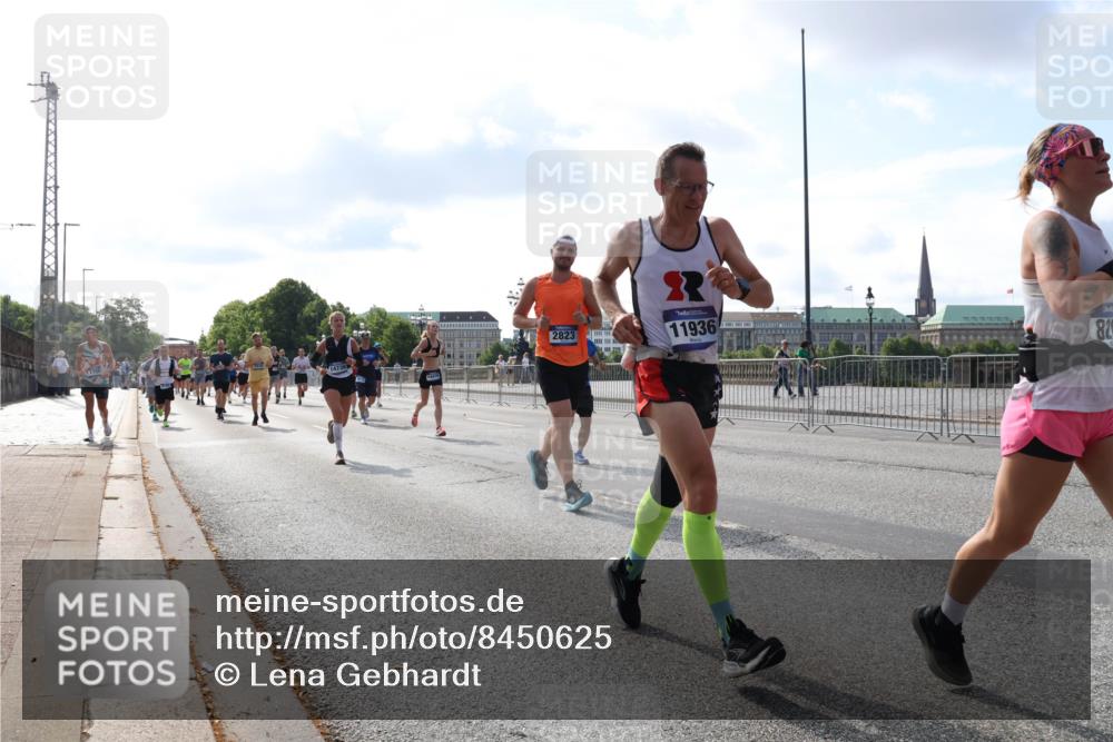 29.06.2025 - hella hamburg halbmarathon Lena Gebhardt http://msf.ph/oto/8450625 29.06.2025 09:53:56 Lombardsbrücke 14730, 2823, 11936, 82, 1098, 1119, 1413, 1424, 1476, 1892, 1902, 2270, 2365, 2402, 2516, 2823, 2890, 2937, 3004, 3146, 3186, 3414, 3785, 4140, 4183, 4185, 4235, 4237, 4247, 4270, 4310, 4949, 5115, 5362, 5460, 5528, 5532, 5650, 6071, 6198, 6282, 6309, 6388, 6575, 6831, 6903, 7167, 7385, 7448, 7480, 7734, 8023, 8269, 8743, 8928, 9030, 9043, 9105, 9463, 9482, 9619, 9626, 9633, 9723, 9965, 10529, 10792, 11077, 11848, 11936, 12084, 13009 meine-sportfotos.de