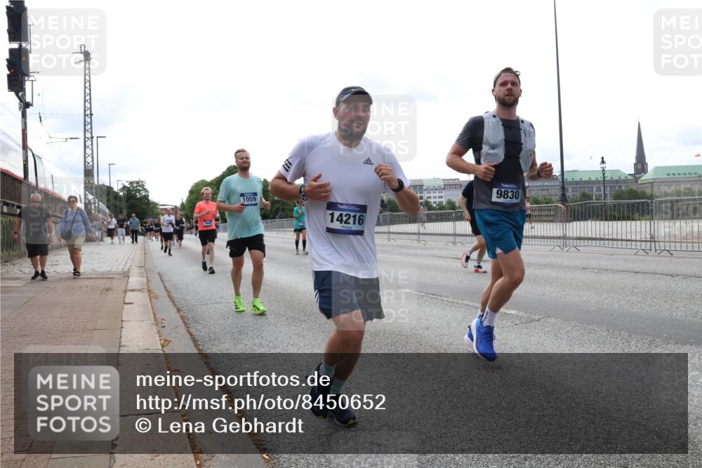 29.06.2025 - hella hamburg halbmarathon Lena Gebhardt http://msf.ph/oto/8450652 29.06.2025 10:30:49 Lombardsbrücke 1647, 1059, 14216, 9830, 1059, 1472, 1647, 1773, 2097, 2268, 2505, 2569, 2754, 2755, 3131, 3281, 4198, 4575, 4819, 6344, 6556, 6620, 6787, 7071, 7120, 7351, 8757, 9576, 9830, 10989, 11981, 11984, 12384, 12460, 12461, 12627, 12687, 12688, 14095, 14216, 14421, 14803, 15299, 15466, 15589, 15757, 15789, 15938, 16504, 16791, 16864, 17224, 17463, 17742, 17966, 18362, 18795, 18860, 19052, 19226 meine-sportfotos.de