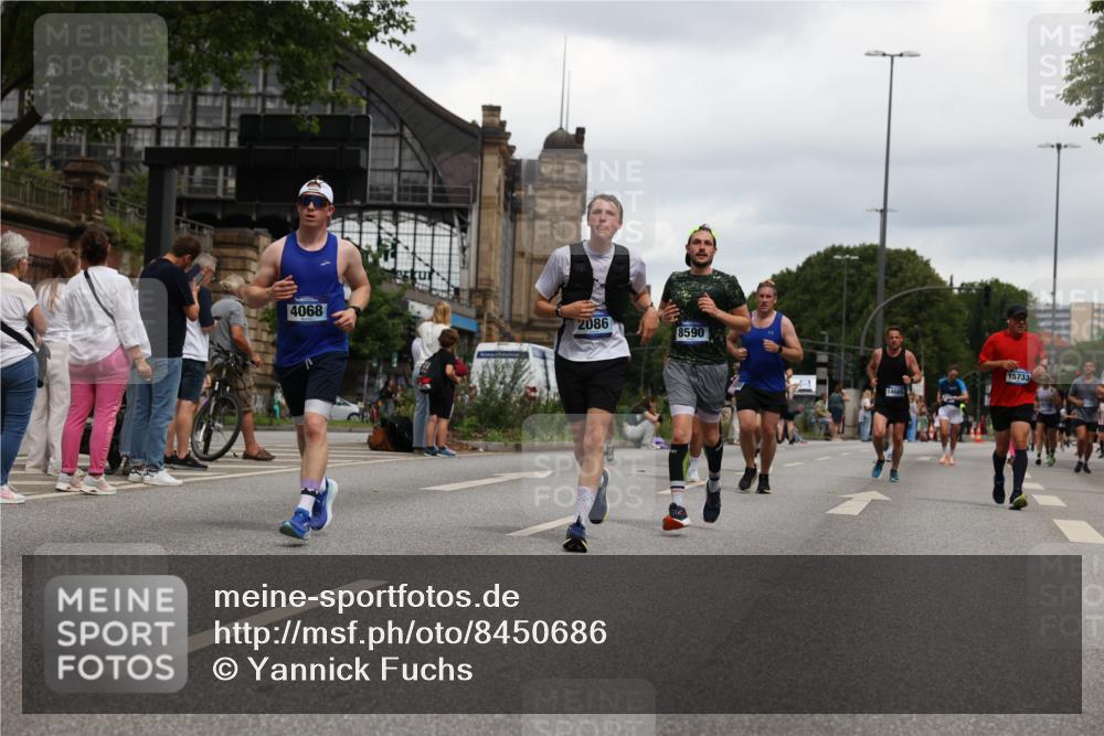 29.06.2025 - hella hamburg halbmarathon Yannick Fuchs http://msf.ph/oto/8450686 29.06.2025 10:55:38 20KM 1138, 2086, 2391, 2591, 3400, 4068, 5839, 5870, 6391, 7033, 7049, 7757, 8364, 8531, 8590, 9297, 9752, 9932, 10031, 10177, 10194, 10746, 11465, 12125, 12787, 13064, 13086, 13491, 13699, 14605, 14628, 15008, 15252, 15520, 15539, 15733, 16128, 16145, 16614, 18551 meine-sportfotos.de