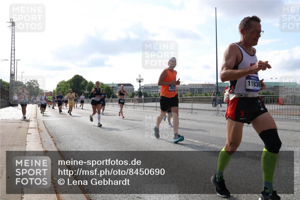 29.06.2025 - hella hamburg halbmarathon Lena Gebhardt http://msf.ph/oto/8450690 29.06.2025 09:53:56 Lombardsbrücke 14730, 2823, 11936, 1098, 1119, 1413, 1424, 1476, 1892, 1902, 2270, 2365, 2402, 2516, 2823, 2890, 2937, 3004, 3146, 3186, 3414, 3785, 4140, 4183, 4185, 4235, 4237, 4247, 4270, 4310, 4949, 5115, 5362, 5460, 5528, 5532, 5650, 6071, 6198, 6282, 6309, 6388, 6575, 6831, 6903, 7167, 7385, 7448, 7480, 7734, 8023, 8269, 8743, 8928, 9030, 9043, 9105, 9463, 9482, 9619, 9626, 9633, 9723, 9965, 10529, 10792, 11077, 11848, 11936, 12084, 13009 meine-sportfotos.de
