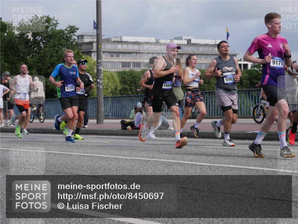 29.06.2025 - hella hamburg halbmarathon Luisa Fischer http://msf.ph/oto/8450697 29.06.2025 09:49:54 Kennedybrücke 12137, 8395, 5961, 16698, 1806, 9171, 1217, 2121, 2404, 2774, 3783, 5961, 8395, 9171 meine-sportfotos.de