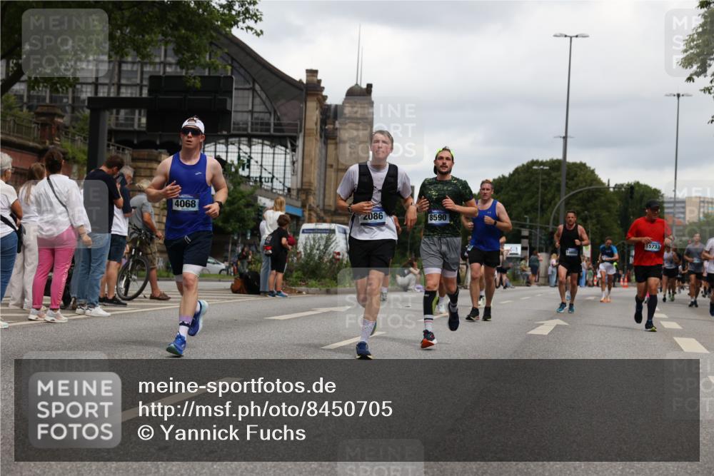 29.06.2025 - hella hamburg halbmarathon Yannick Fuchs http://msf.ph/oto/8450705 29.06.2025 10:55:38 20KM 1138, 2086, 2391, 2591, 3400, 4068, 5839, 5870, 6391, 7033, 7049, 7757, 8364, 8531, 8590, 9297, 9752, 9932, 10031, 10177, 10194, 10746, 11465, 12125, 12787, 13064, 13086, 13491, 13699, 14605, 14628, 15008, 15252, 15520, 15539, 15733, 16128, 16145, 16614, 18551 meine-sportfotos.de