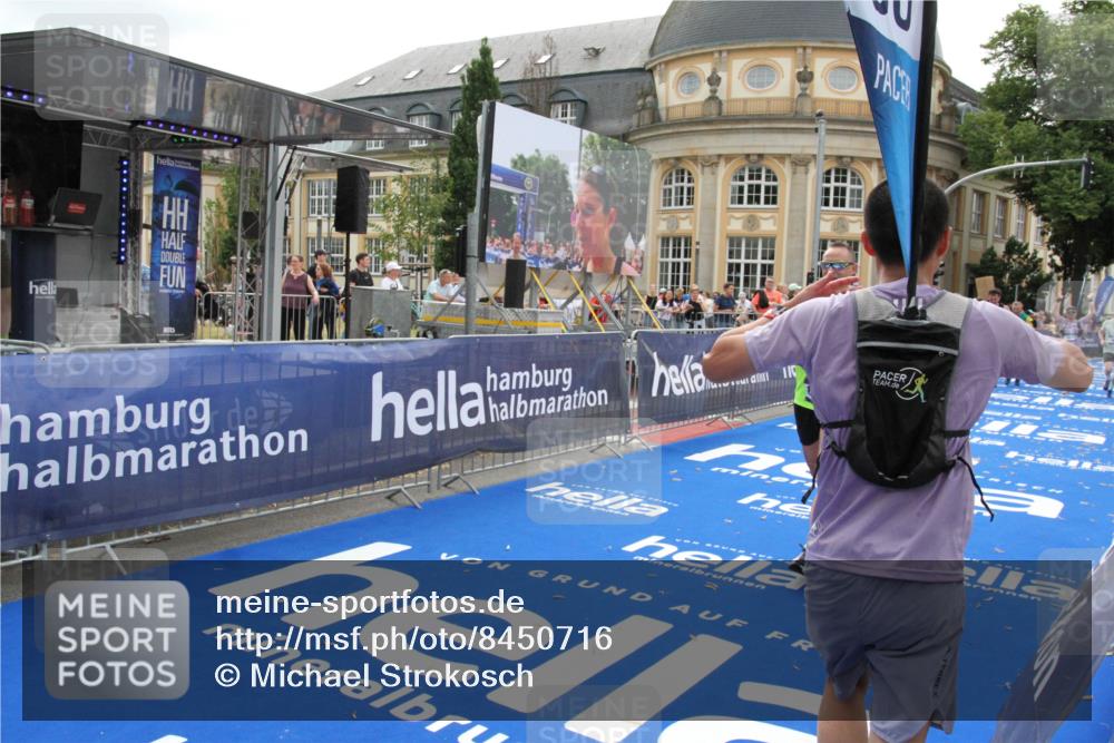 29.06.2025 - hella hamburg halbmarathon Michael Strokosch http://msf.ph/oto/8450716 29.06.2025 10:29:38 Ziel 2021, 2180, 6781, 7186, 8784, 9137, 10790, 18422, 18699, 19204 meine-sportfotos.de