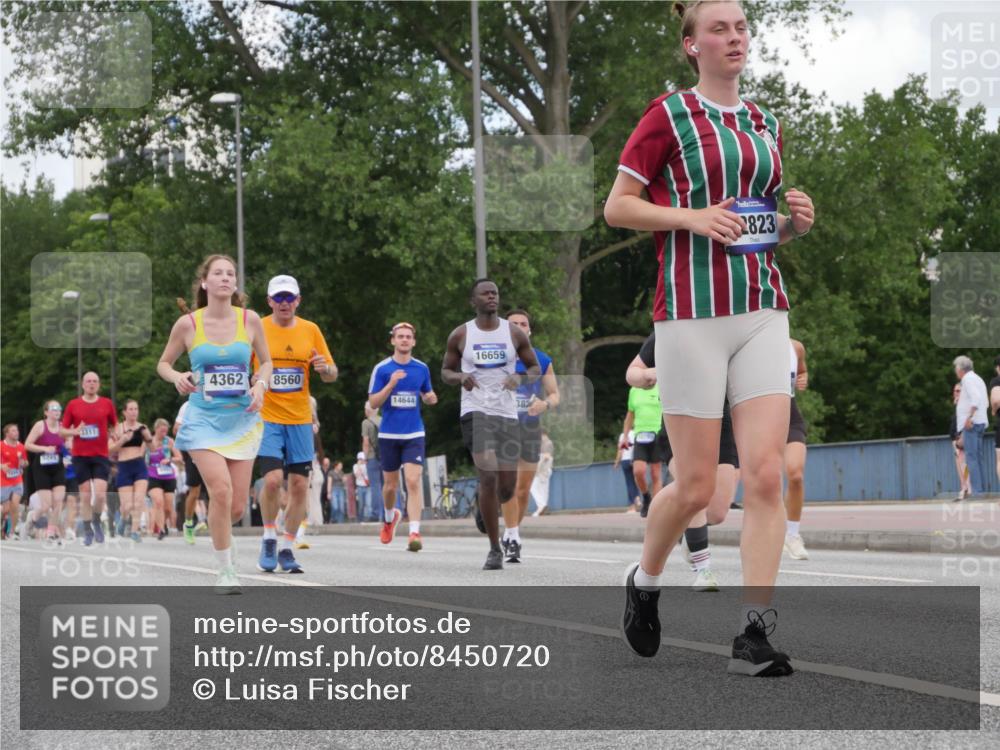 29.06.2025 - hella hamburg halbmarathon Luisa Fischer http://msf.ph/oto/8450720 29.06.2025 10:32:27 Kennedybrücke 5246, 5311, 4362, 8560, 14644, 16659, 382, 2823, 1518, 1557, 4349, 4362, 4395, 6285, 7832, 8560 meine-sportfotos.de