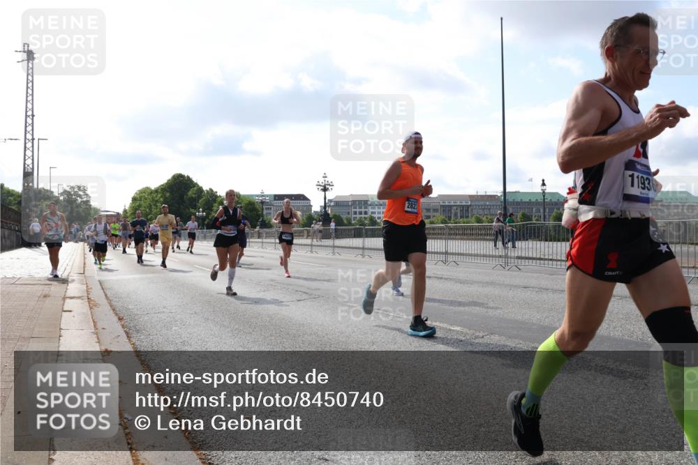 29.06.2025 - hella hamburg halbmarathon Lena Gebhardt http://msf.ph/oto/8450740 29.06.2025 09:53:56 Lombardsbrücke 14415, 2823, 11936, 1098, 1119, 1413, 1424, 1476, 1892, 1902, 2270, 2365, 2402, 2516, 2823, 2890, 2937, 3004, 3146, 3186, 3414, 3785, 4140, 4183, 4185, 4235, 4237, 4247, 4270, 4310, 4949, 5115, 5362, 5460, 5528, 5532, 5650, 6071, 6198, 6282, 6309, 6388, 6575, 6831, 6903, 7167, 7385, 7448, 7480, 7734, 8023, 8269, 8743, 8928, 9030, 9043, 9105, 9463, 9482, 9619, 9626, 9633, 9723, 9965, 10529, 10792, 11077, 11848, 11936, 12084, 13009 meine-sportfotos.de