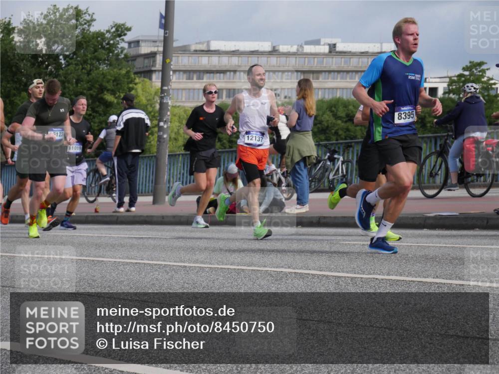 29.06.2025 - hella hamburg halbmarathon Luisa Fischer http://msf.ph/oto/8450750 29.06.2025 09:49:55 Kennedybrücke 190, 12137, 123, 11019, 8395, 1217, 2121, 2404, 2774, 3783, 5961, 8395, 9171 meine-sportfotos.de