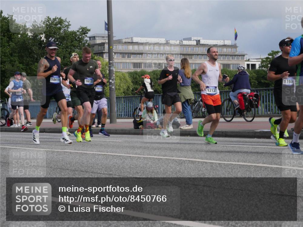 29.06.2025 - hella hamburg halbmarathon Luisa Fischer http://msf.ph/oto/8450766 29.06.2025 09:49:55 Kennedybrücke 1155, 18419, 16123, 11019, 12137, 11806, 939, 1217, 2121, 2404, 2774, 3783, 5961, 8395, 9171 meine-sportfotos.de