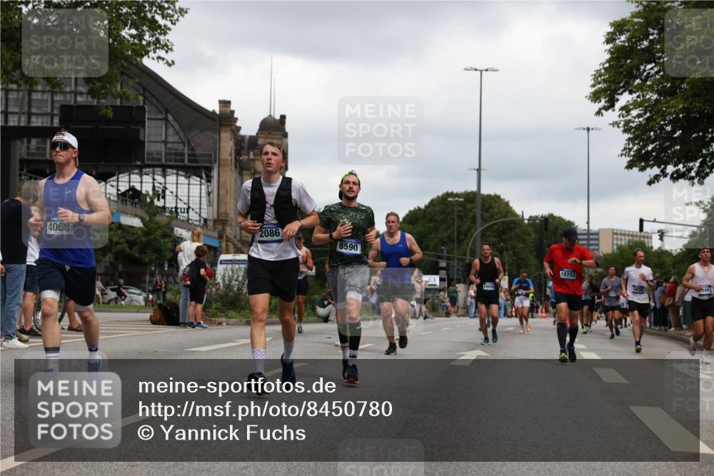 29.06.2025 - hella hamburg halbmarathon Yannick Fuchs http://msf.ph/oto/8450780 29.06.2025 10:55:39 20KM 1135, 1138, 2086, 2391, 2591, 3400, 4068, 5839, 5870, 6391, 7033, 7049, 7757, 8364, 8531, 8590, 9297, 9752, 9932, 10031, 10177, 10194, 10746, 11465, 12125, 12787, 13064, 13086, 13491, 13699, 14605, 14628, 15008, 15252, 15520, 15539, 15733, 16128, 16145, 16614, 18551 meine-sportfotos.de