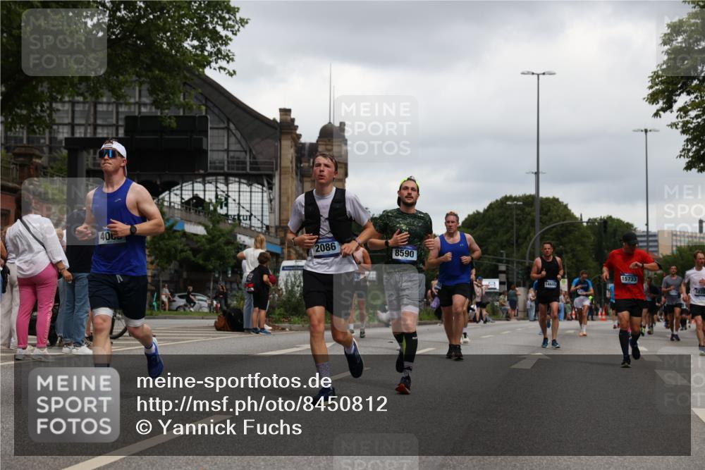 29.06.2025 - hella hamburg halbmarathon Yannick Fuchs http://msf.ph/oto/8450812 29.06.2025 10:55:39 20KM 1135, 1138, 2086, 2391, 2591, 3400, 4068, 5839, 5870, 6391, 7033, 7049, 7757, 8364, 8531, 8590, 9297, 9752, 9932, 10031, 10177, 10194, 10746, 11465, 12125, 12787, 13064, 13086, 13491, 13699, 14605, 14628, 15008, 15252, 15520, 15539, 15733, 16128, 16145, 16614, 18551 meine-sportfotos.de