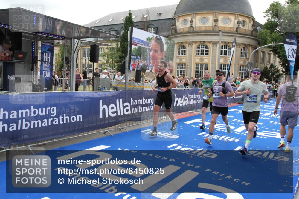 29.06.2025 - hella hamburg halbmarathon Michael Strokosch http://msf.ph/oto/8450825 29.06.2025 10:29:41 Ziel 6781, 7186, 8784, 16818, 18422, 18699, 19204 meine-sportfotos.de
