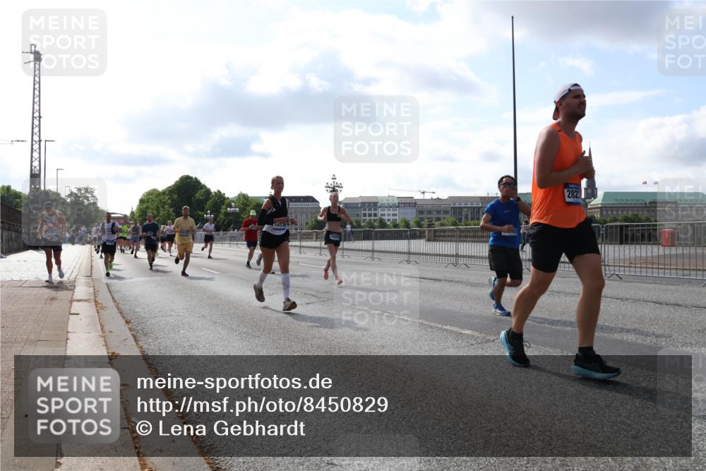 29.06.2025 - hella hamburg halbmarathon Lena Gebhardt http://msf.ph/oto/8450829 29.06.2025 09:53:57 Lombardsbrücke 14730, 14415, 282, 1098, 1119, 1413, 1424, 1476, 1892, 1902, 2270, 2516, 2823, 2890, 2937, 3004, 3146, 3186, 3414, 3785, 4140, 4183, 4185, 4235, 4237, 4247, 4270, 4310, 4949, 5115, 5362, 5460, 5528, 5532, 5650, 6071, 6198, 6282, 6309, 6388, 6575, 6831, 6903, 7167, 7385, 7448, 7480, 7734, 8023, 8269, 8743, 8928, 9030, 9043, 9105, 9463, 9482, 9619, 9626, 9633, 9723, 9965, 10529, 10792, 11077, 11848, 11936, 12084, 13009 meine-sportfotos.de