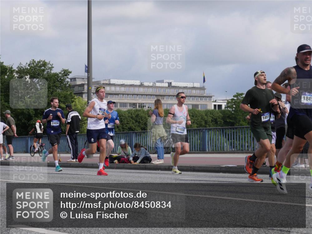 29.06.2025 - hella hamburg halbmarathon Luisa Fischer http://msf.ph/oto/8450834 29.06.2025 09:49:57 Kennedybrücke 2404, 1715, 15939, 11559, 1851, 19, 1841, 1217, 2404, 3783, 5961, 8395, 9171 meine-sportfotos.de