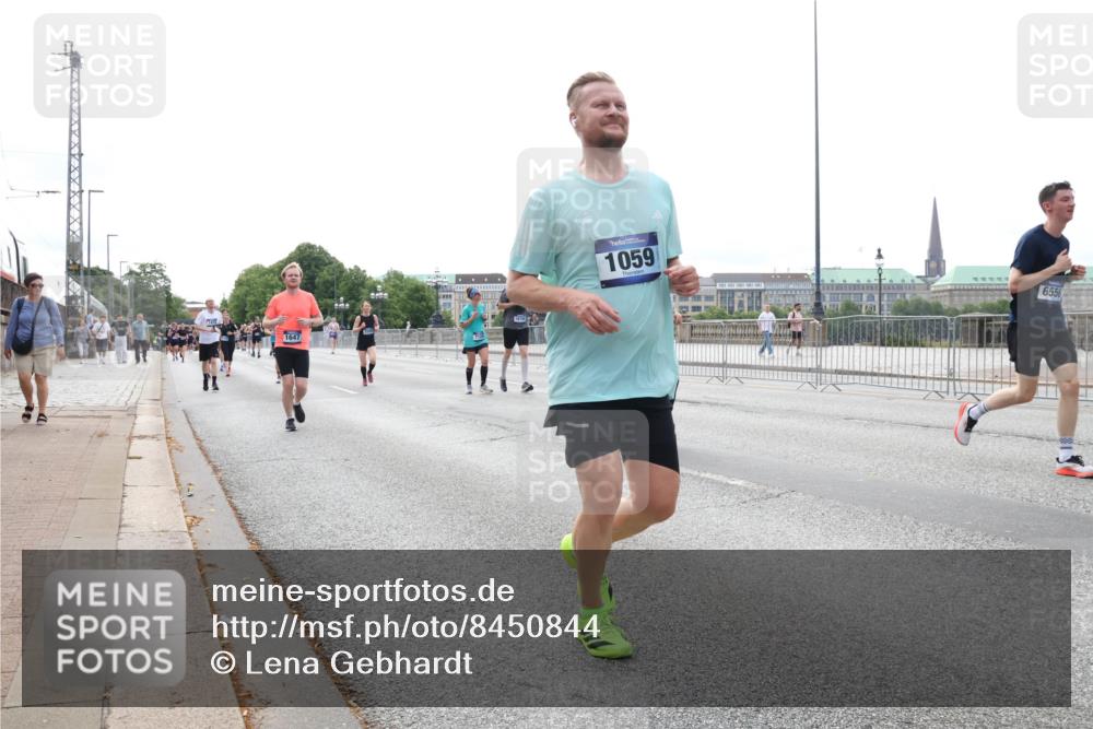 29.06.2025 - hella hamburg halbmarathon Lena Gebhardt http://msf.ph/oto/8450844 29.06.2025 10:30:51 Lombardsbrücke 1647, 1059, 6556, 1059, 1472, 1647, 1773, 2097, 2268, 2505, 2569, 2754, 2755, 3131, 3281, 4198, 4575, 4819, 6195, 6344, 6556, 6620, 6787, 7071, 7120, 7351, 8757, 9576, 9830, 10989, 11981, 11984, 11988, 12384, 12460, 12461, 12627, 12687, 12688, 14095, 14216, 14421, 14803, 15299, 15466, 15589, 15757, 15789, 15938, 16504, 16791, 16864, 17224, 17463, 17742, 17966, 18362, 18795, 18860, 19052, 19226 meine-sportfotos.de