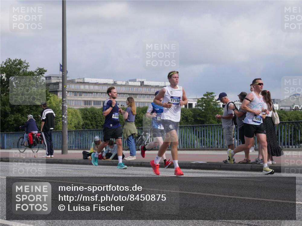 29.06.2025 - hella hamburg halbmarathon Luisa Fischer http://msf.ph/oto/8450875 29.06.2025 09:49:58 Kennedybrücke 13, 2404, 11, 17154, 15939, 1217, 2404, 3783, 5961, 8395 meine-sportfotos.de
